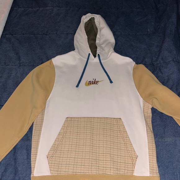 Nike Other - Nike Men's Medium White and Tan Plaid Hoodie